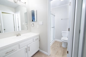 1037 Hempstede Dr, Zebulon, NC 27597