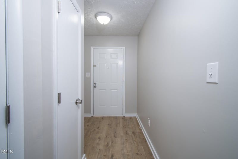 1037 Hempstede Dr, Zebulon, NC 27597