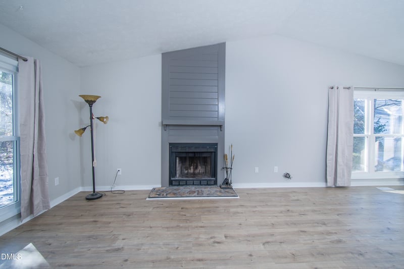 1037 Hempstede Dr, Zebulon, NC 27597