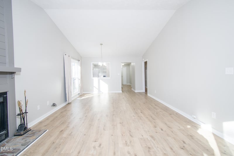 1037 Hempstede Dr, Zebulon, NC 27597