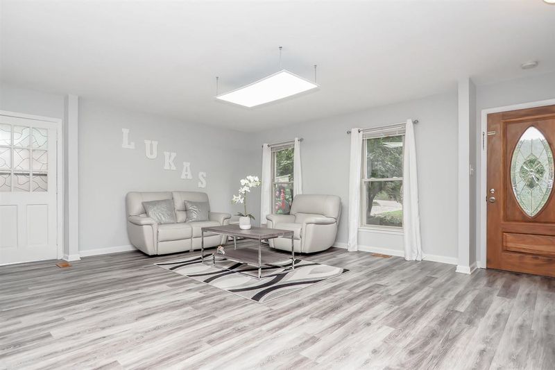 1037 Ivy Ln, Cary, NC 27511