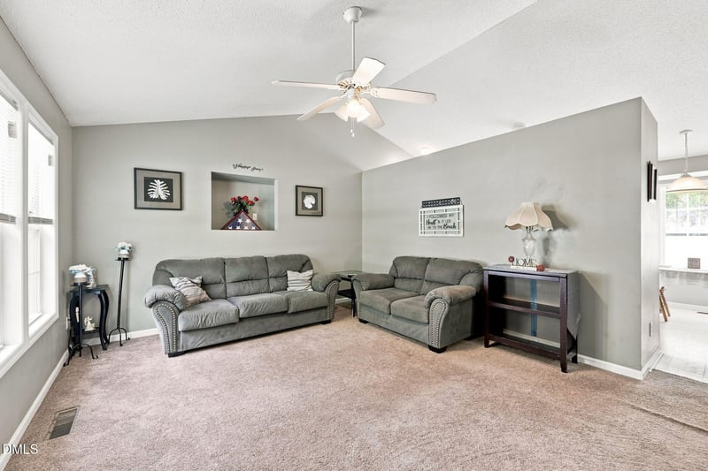1037 Laurel Leaf Rd, Zebulon, NC 27597