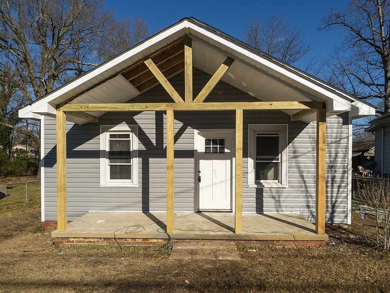 1038 Elwood St, Burlington, NC 27217