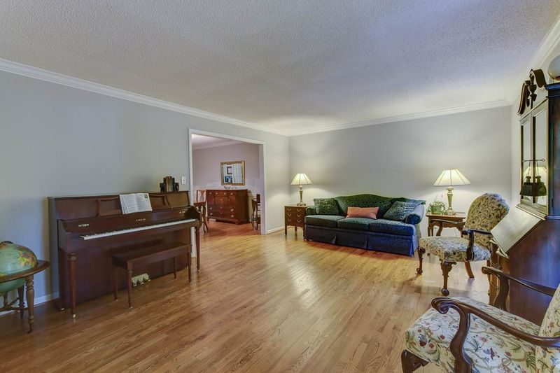 1038 Kingsway Dr, Apex, NC 27502