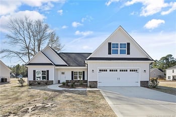 1038 White Plains Dr, Fayetteville, NC 28312