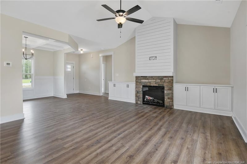1038 White Plains Dr, Fayetteville, NC 28312