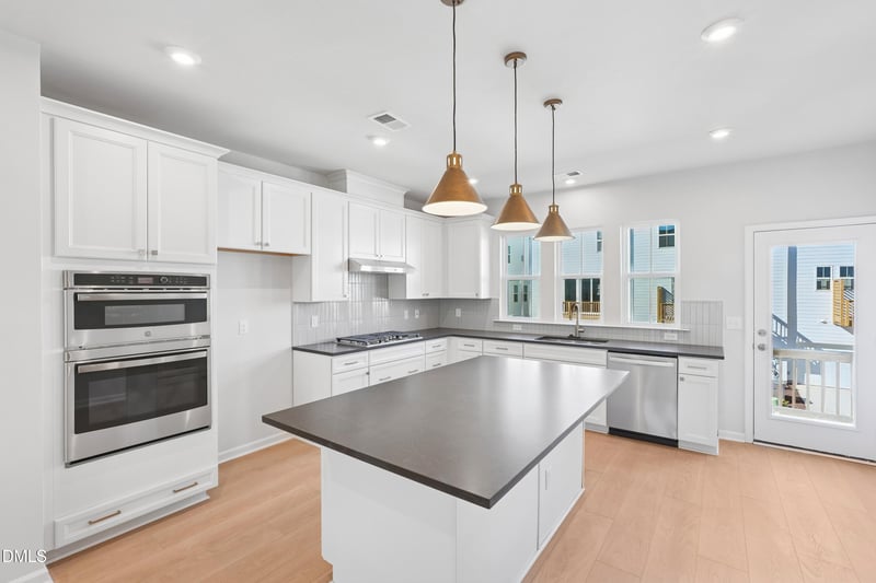 1038 Zelkova Ln, Chapel Hill, NC 27517