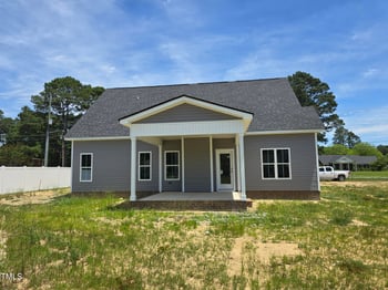 1039 Lincoln St, Benson, NC 27504