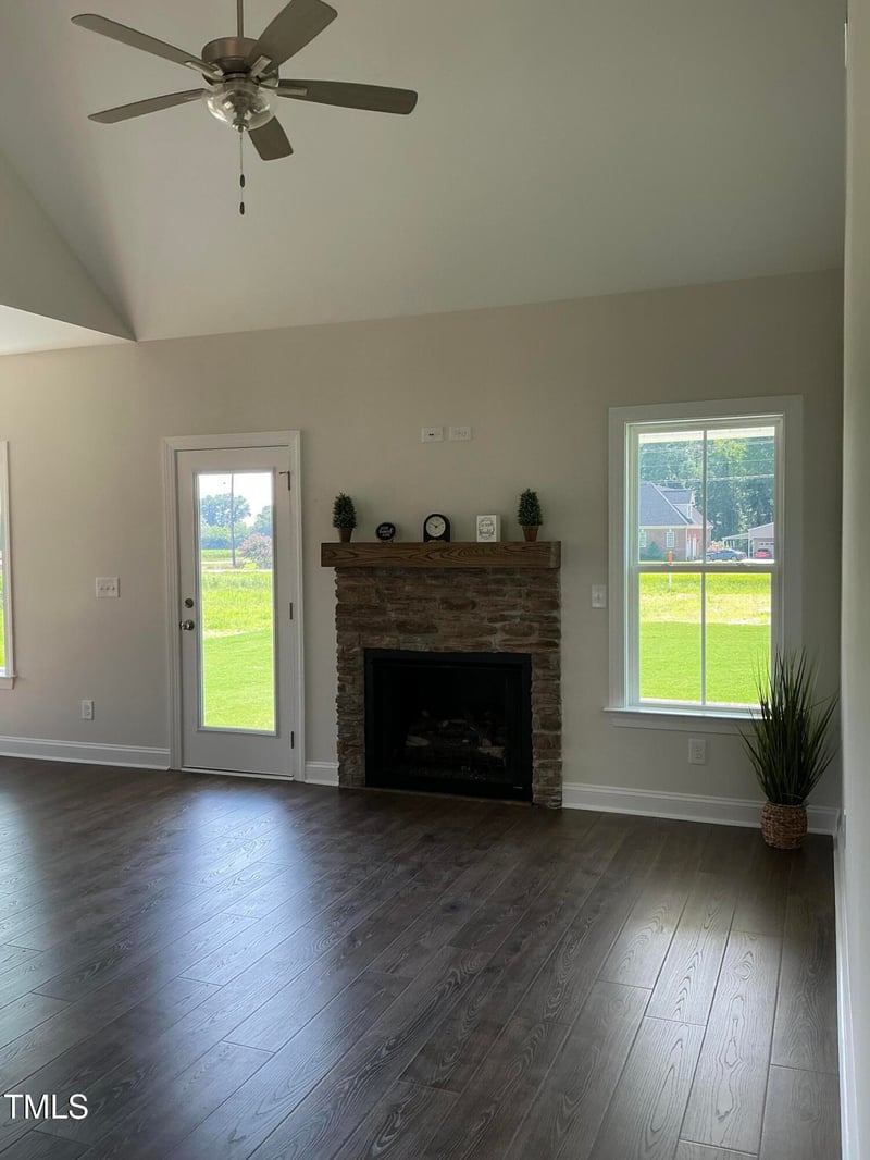 1039 Lincoln St, Benson, NC 27504