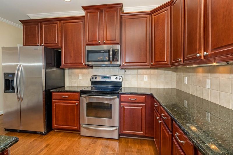 1039 Philpott Dr, Chapel Hill, NC 27517