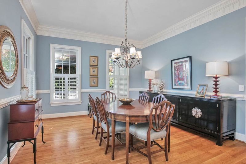 1039 Pinehurst Dr, Chapel Hill, NC 27517
