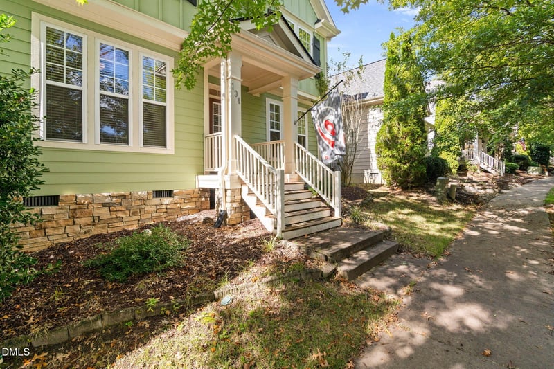 104 Amberglen Ln, Holly Springs, NC 27540