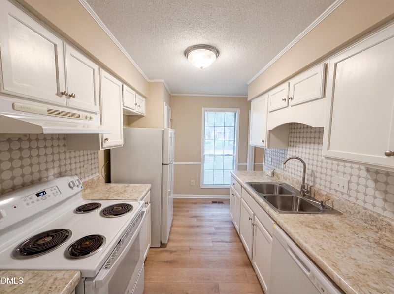 104 Arbuckle Ln, Cary, NC 27511