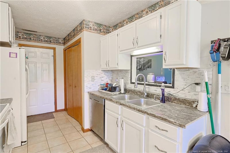 104 Blue Jay Ct, Fayetteville, NC 28306