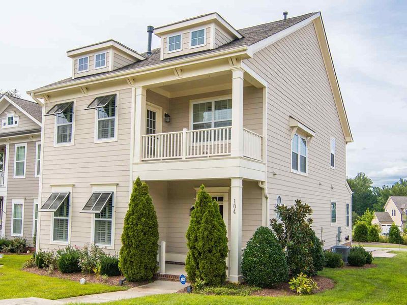 104 Broyles Ct, Holly Springs, NC 27540
