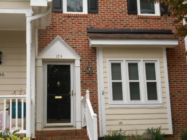 104 Charter Ct, Cary, NC 27511