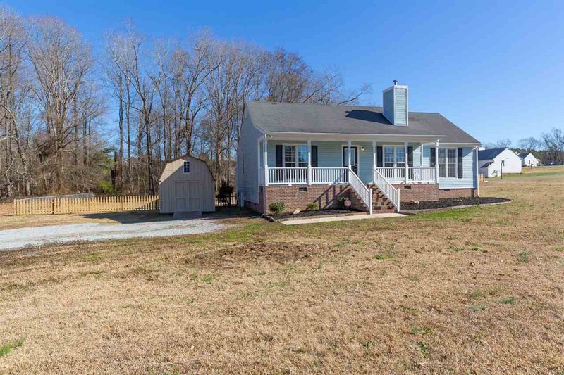 104 Chatham Ct, Clayton, NC 27527