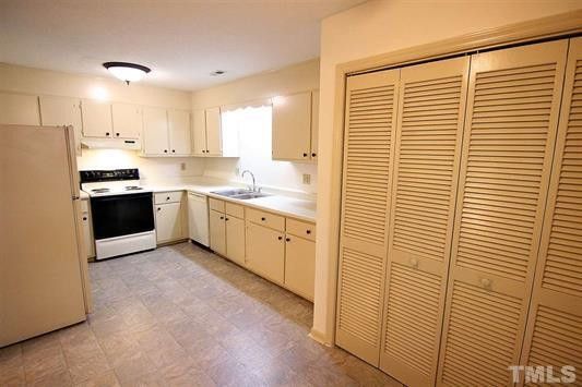 104 Cimmaron Ct #104, Cary, NC 27511