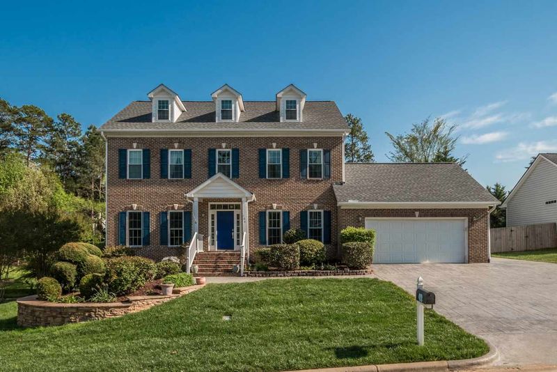 104 Conway Ct, Cary, NC 27513