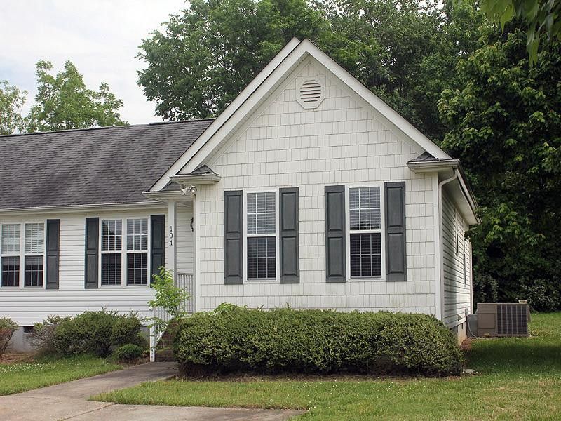 104 Cottage Ct, Youngsville, NC 27596