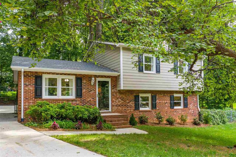 104 Cougar Ct, Cary, NC 27513