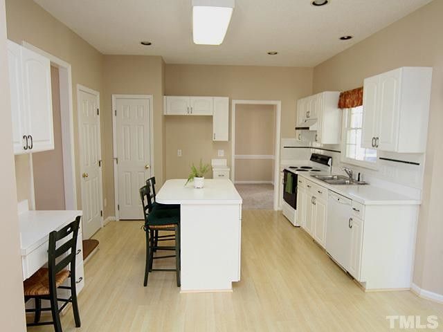 104 Covington Square Dr, Cary, NC 27513
