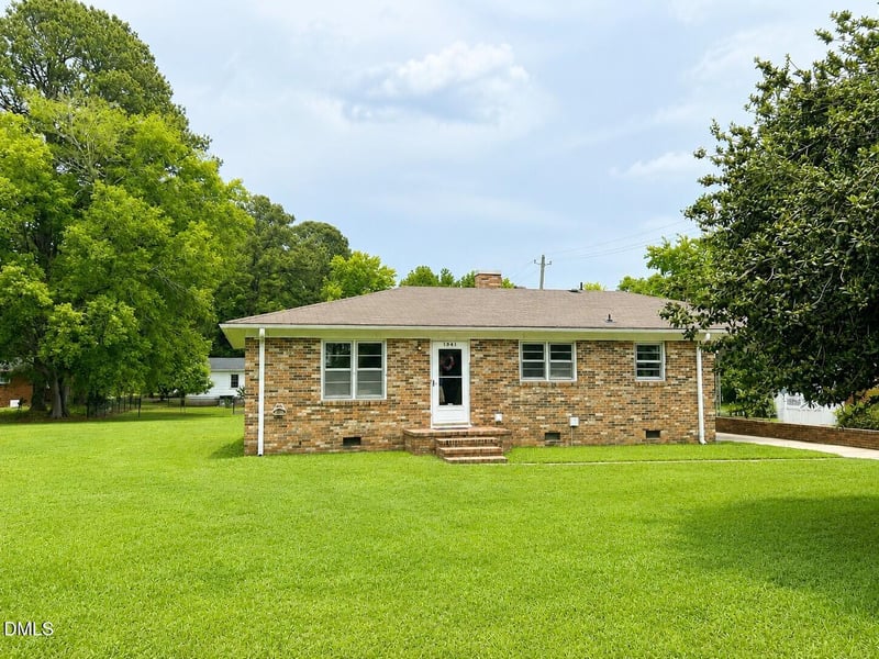 104 Crestview Dr, Smithfield, NC 27577