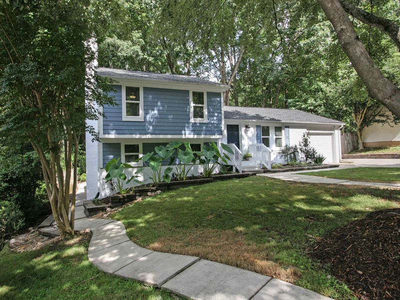 104 Crystal Ct, Cary, NC 27513