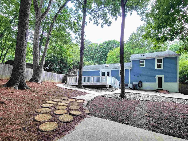 104 Crystal Ct, Cary, NC 27513