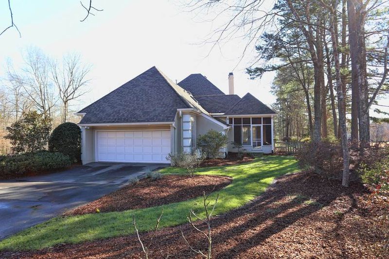 104 Donegal Dr, Chapel Hill, NC 27517