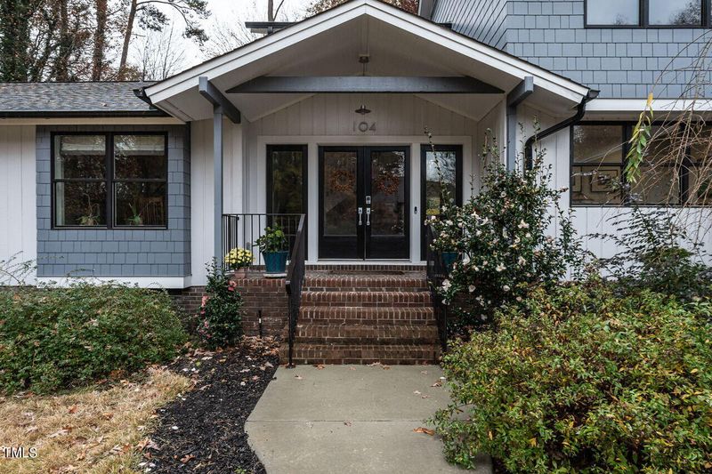 104 Dundee Ct, Cary, NC 27511