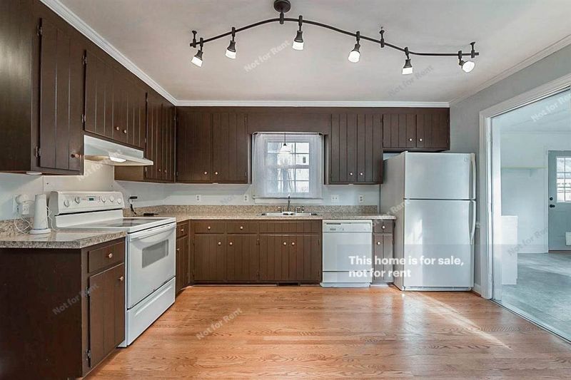 104 Dutchess Dr, Cary, NC 27513