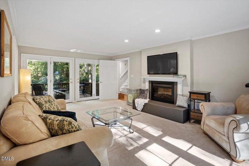 104 Eagle Ct, Cary, NC 27511