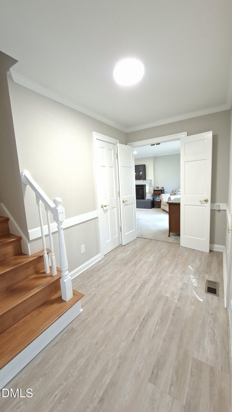 104 Eagle Ct, Cary, NC 27511