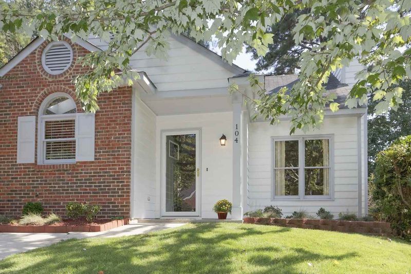 104 Ellsworth Pl, Cary, NC 27511