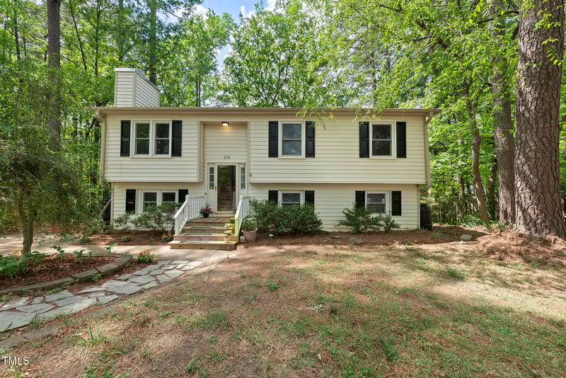 104 Farnham Ct, Garner, NC 27529