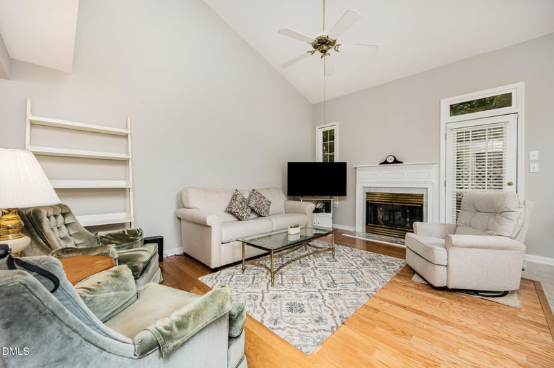 104 Foxcrest Ct, Cary, NC 27513