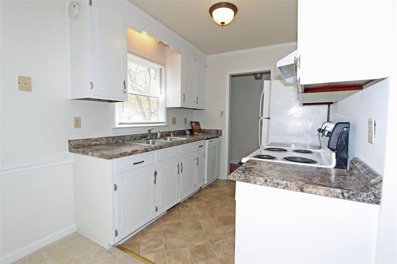 104 Fyfe Ct, Cary, NC 27511