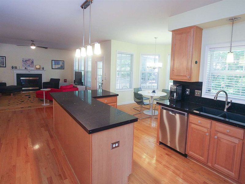 104 Glenmore Rd, Chapel Hill, NC 27516