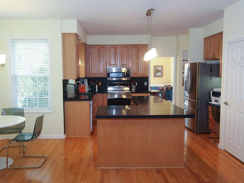 104 Glenmore Rd, Chapel Hill, NC 27516
