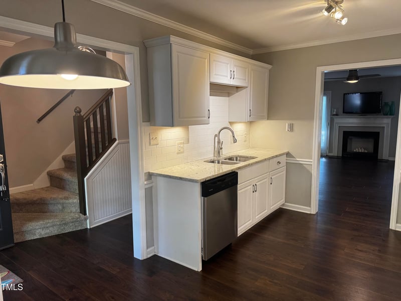 104 Greenmont Ln, Cary, NC 27511