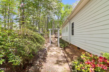 104 Greenside Ln, Sanford, NC 27332