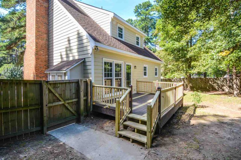 104 Grey Fox Ct, Cary, NC 27511