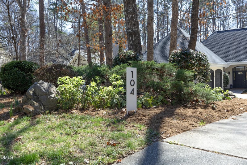 104 Hampshire Pl, Chapel Hill, NC 27516