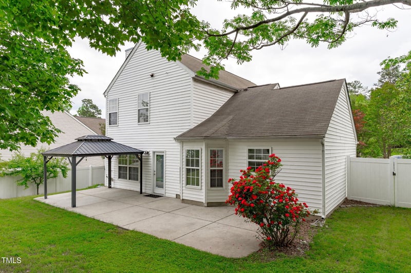 104 Harvolly Dr, Holly Springs, NC 27540