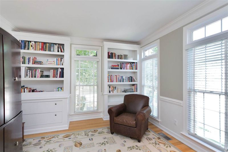 104 Hedgewood Ct, Cary, NC 27519