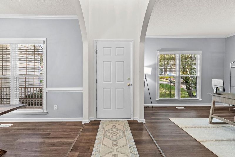 104 Hounslow Ct, Cary, NC 27518