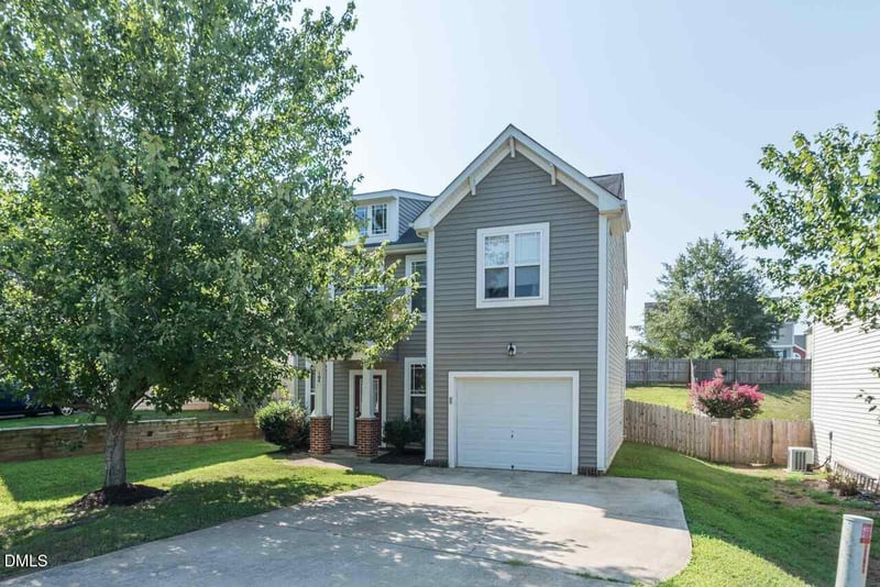 104 Hutson Ln, Clayton, NC 27527