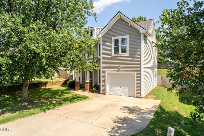 104 Hutson Ln, Clayton, NC 27527