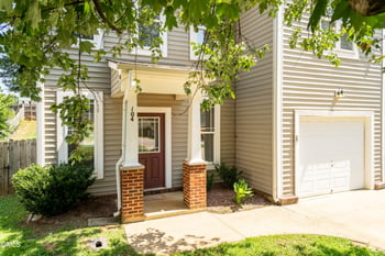 104 Hutson Ln, Clayton, NC 27527